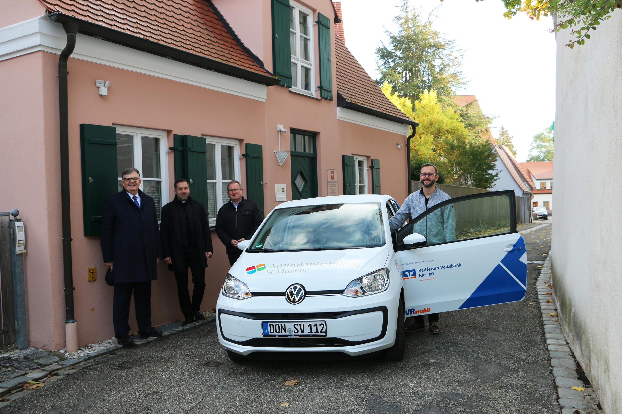 Auto für St. Vinzenz übergebenNördlingenDonauRiesAktuell