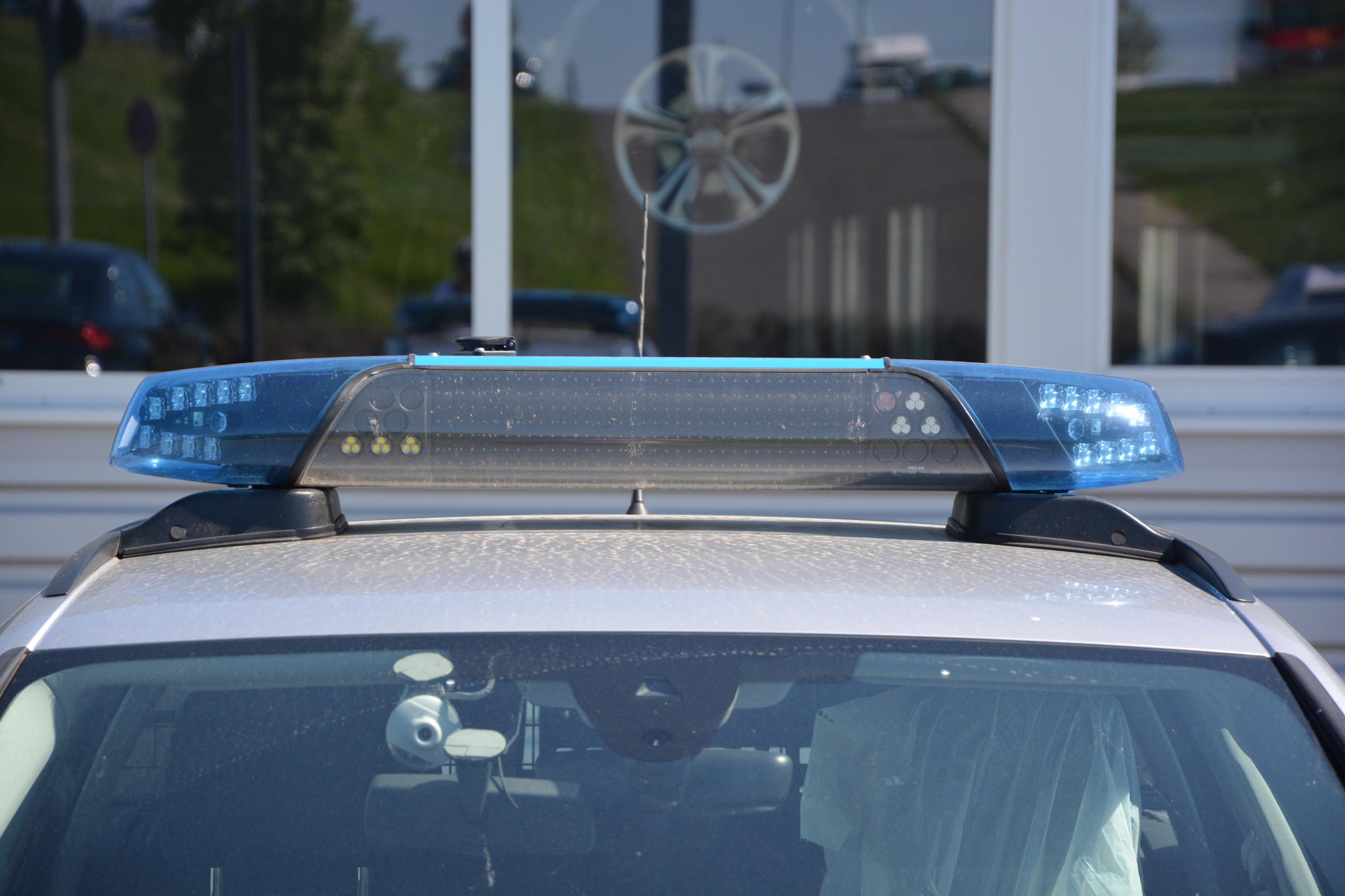 Pkw-berschl-gt-sich-mehrfach-Fahrerin-leicht-verletzt