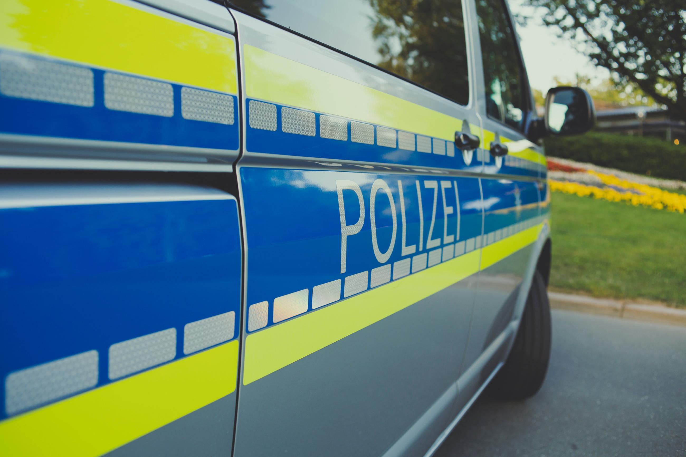 Jugendlichen-stehlen-Getr-nke