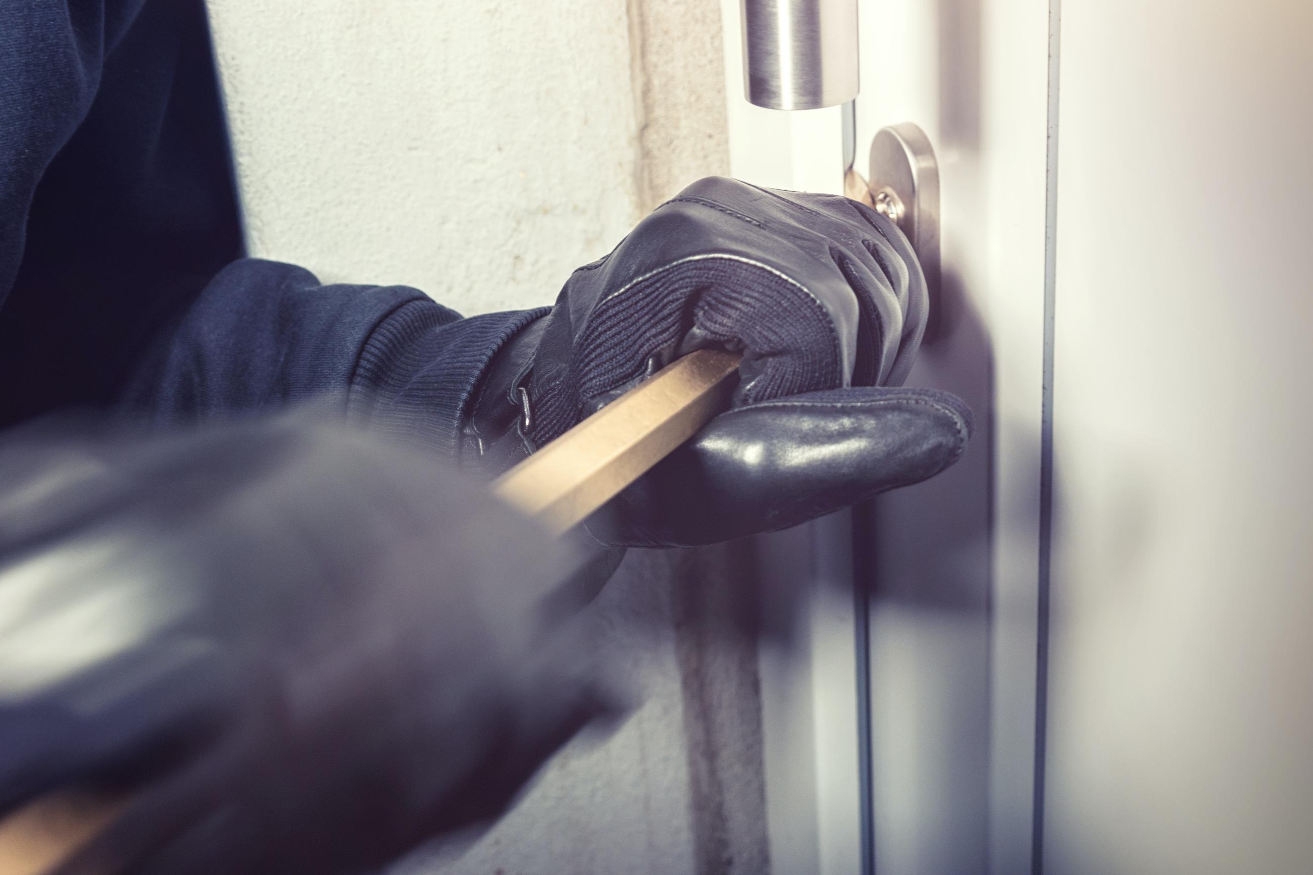 Versuchter-Einbruch-in-Vereinsheim-in-Asbach-B-umenheim