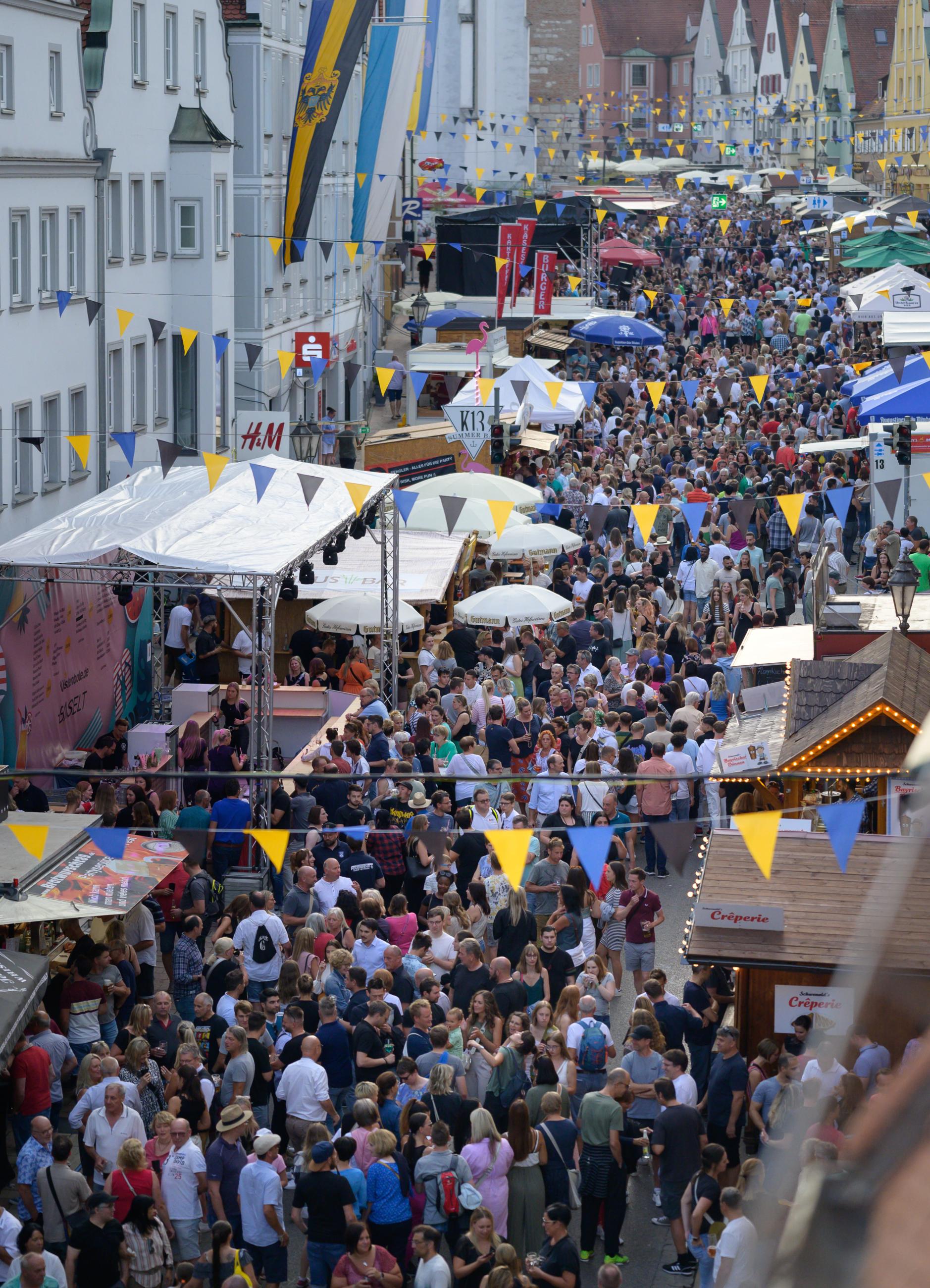 Reichsstra-enfest-Das-m-ssen-Besucher-und-Anwohner-wissen