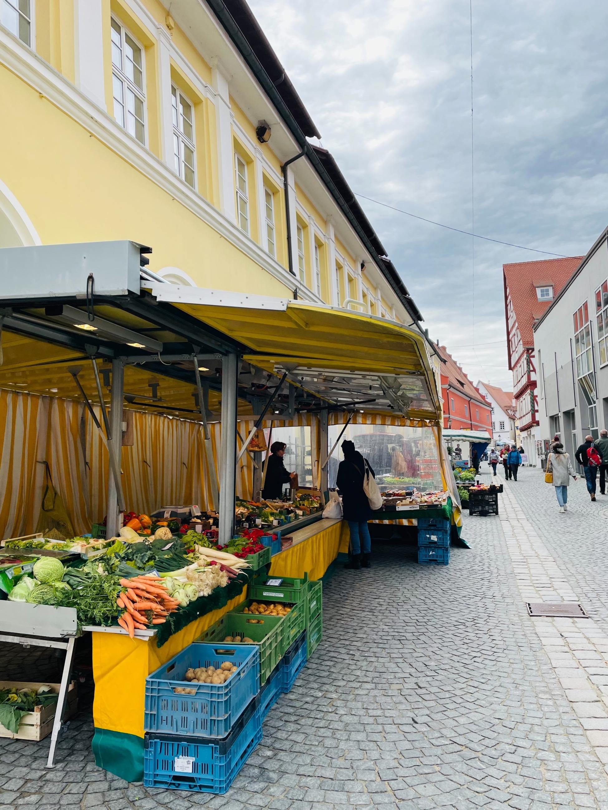 Wochenmarkt Dienstag In Der Nähe Nördlinger Wochenmarkt findet bereits am Dienstag statt|Nördlingen