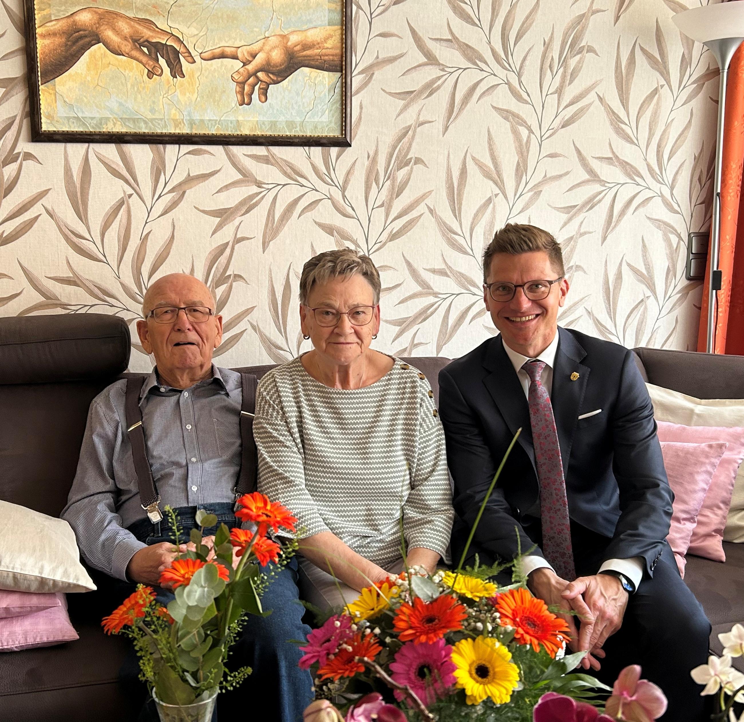 Herta-und-Heinz-Heinze-aus-D-rrenzimmern-feiern-Diamantene-Hochzeit