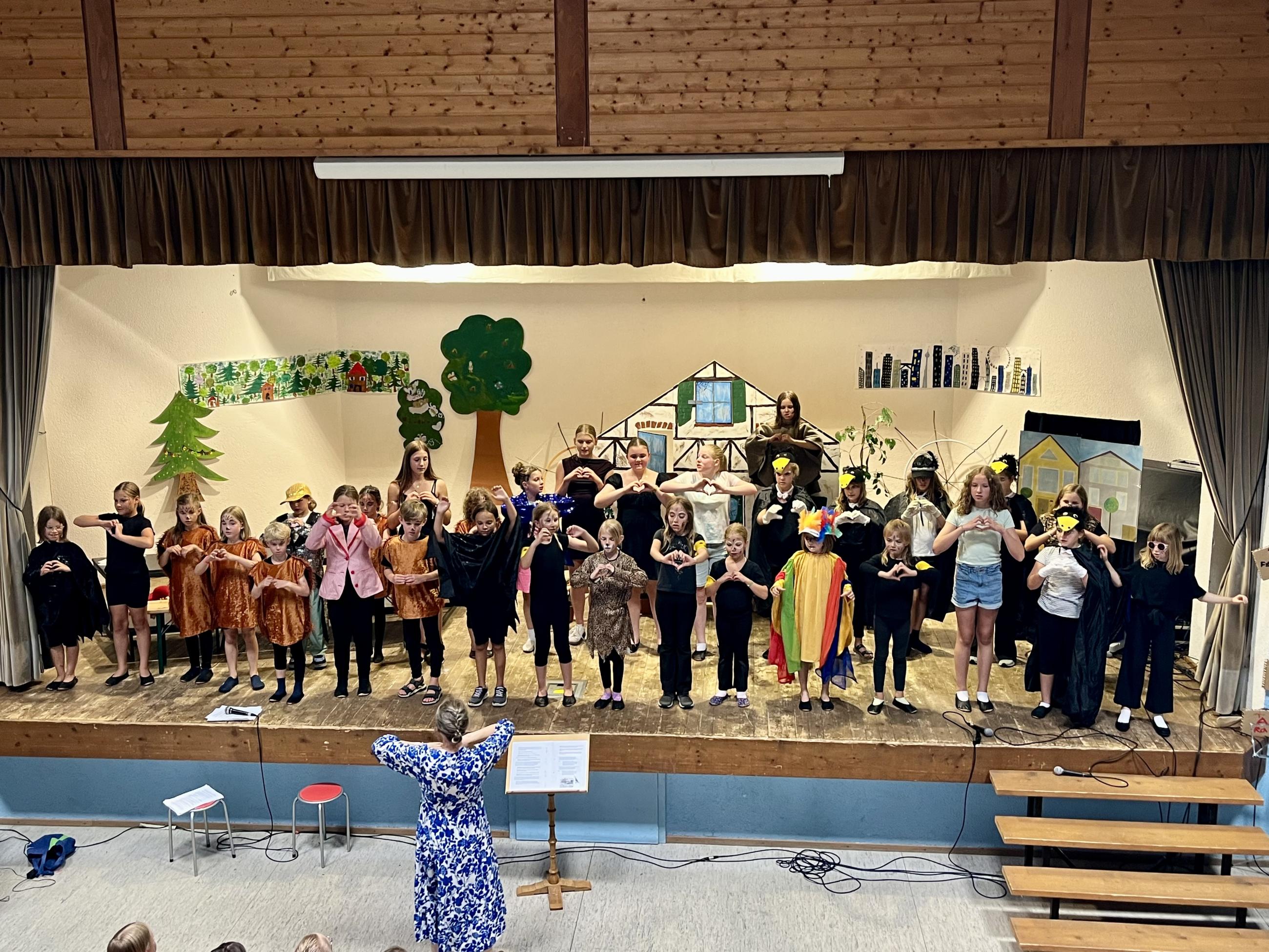 Beeindruckender-Jugendchor-Auftritt-mit-besonderer-Premiere