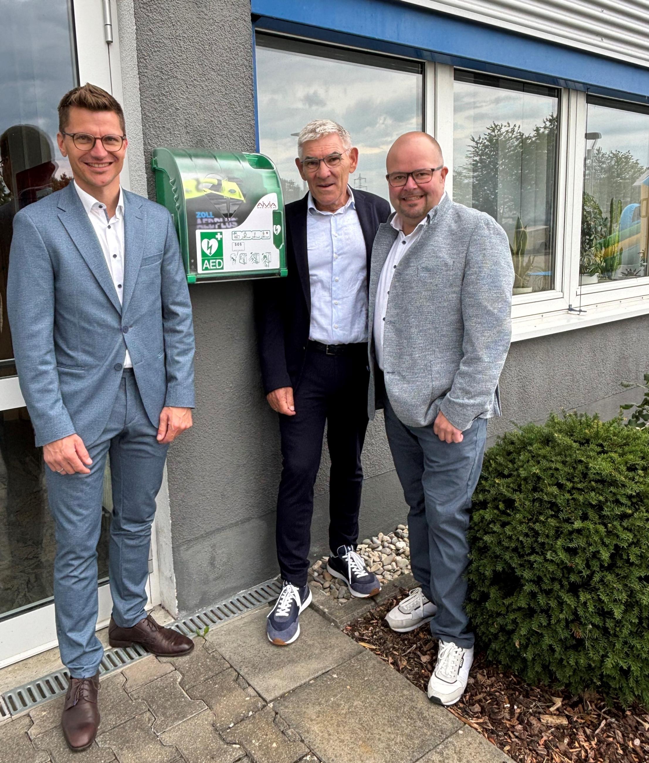 M-glicher-Lebensretter-ffentlicher-Defibrillator-in-Betrieb-genommen