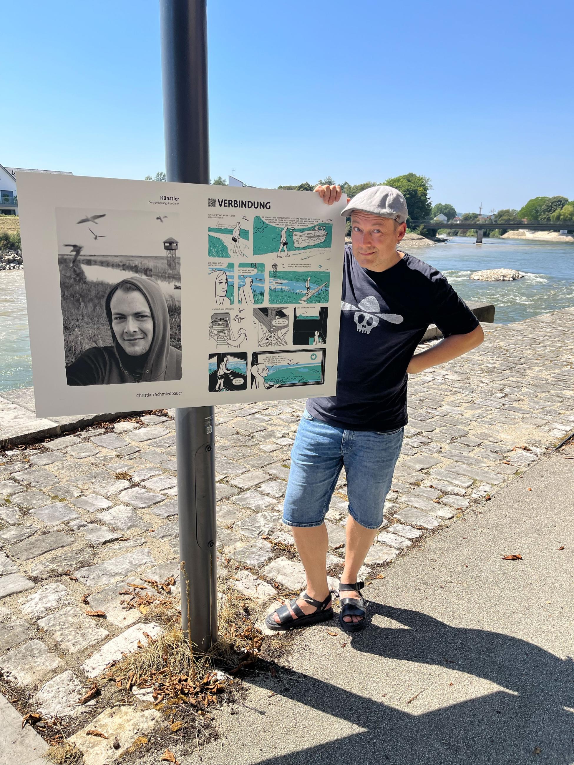 Comic-Ausstellung-Menschen-am-Fluss-unter-freiem-Himmel