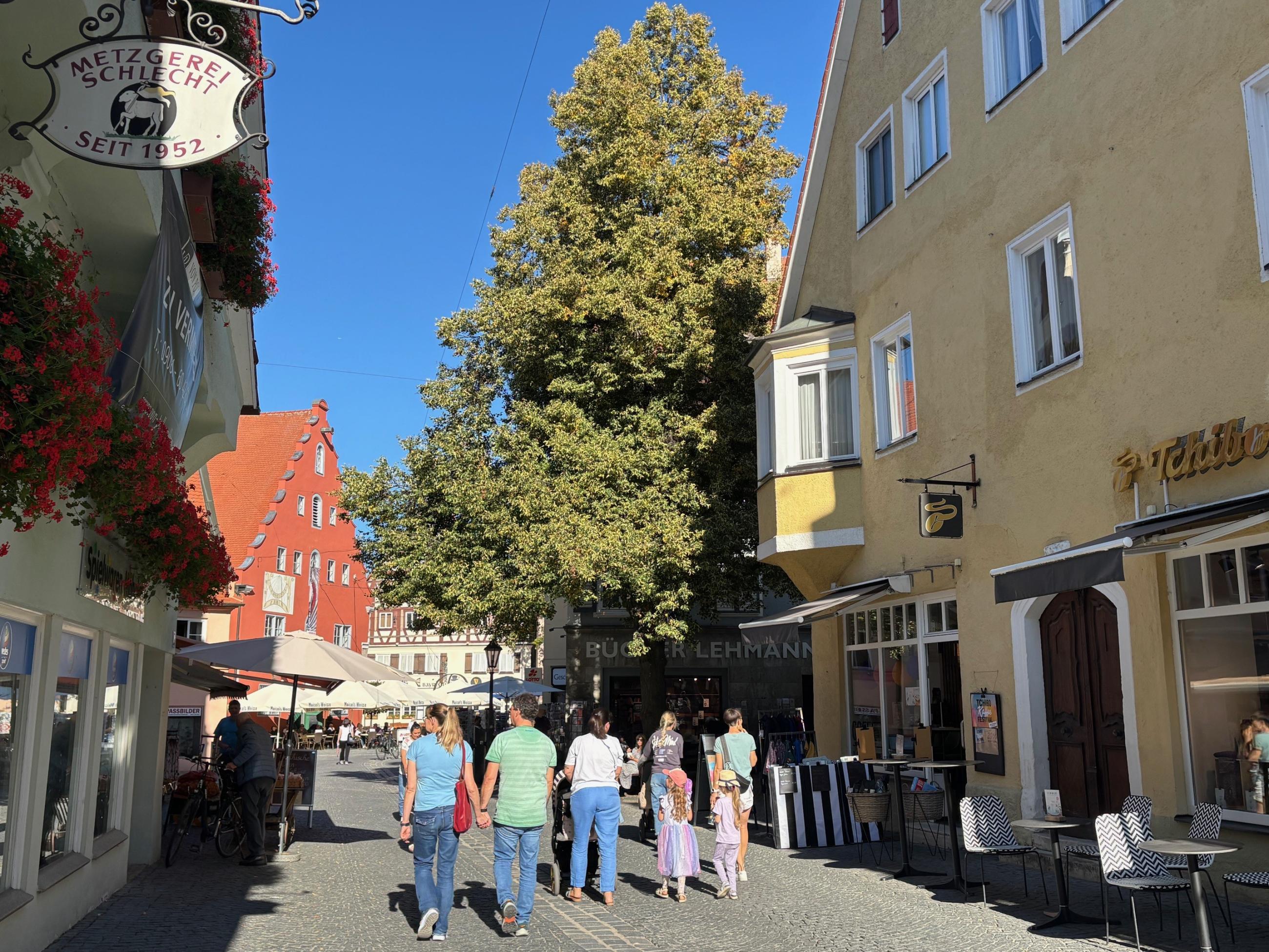 Septembermarkt-trifft-auf-Genie-erMarkt-in-N-rdlingen
