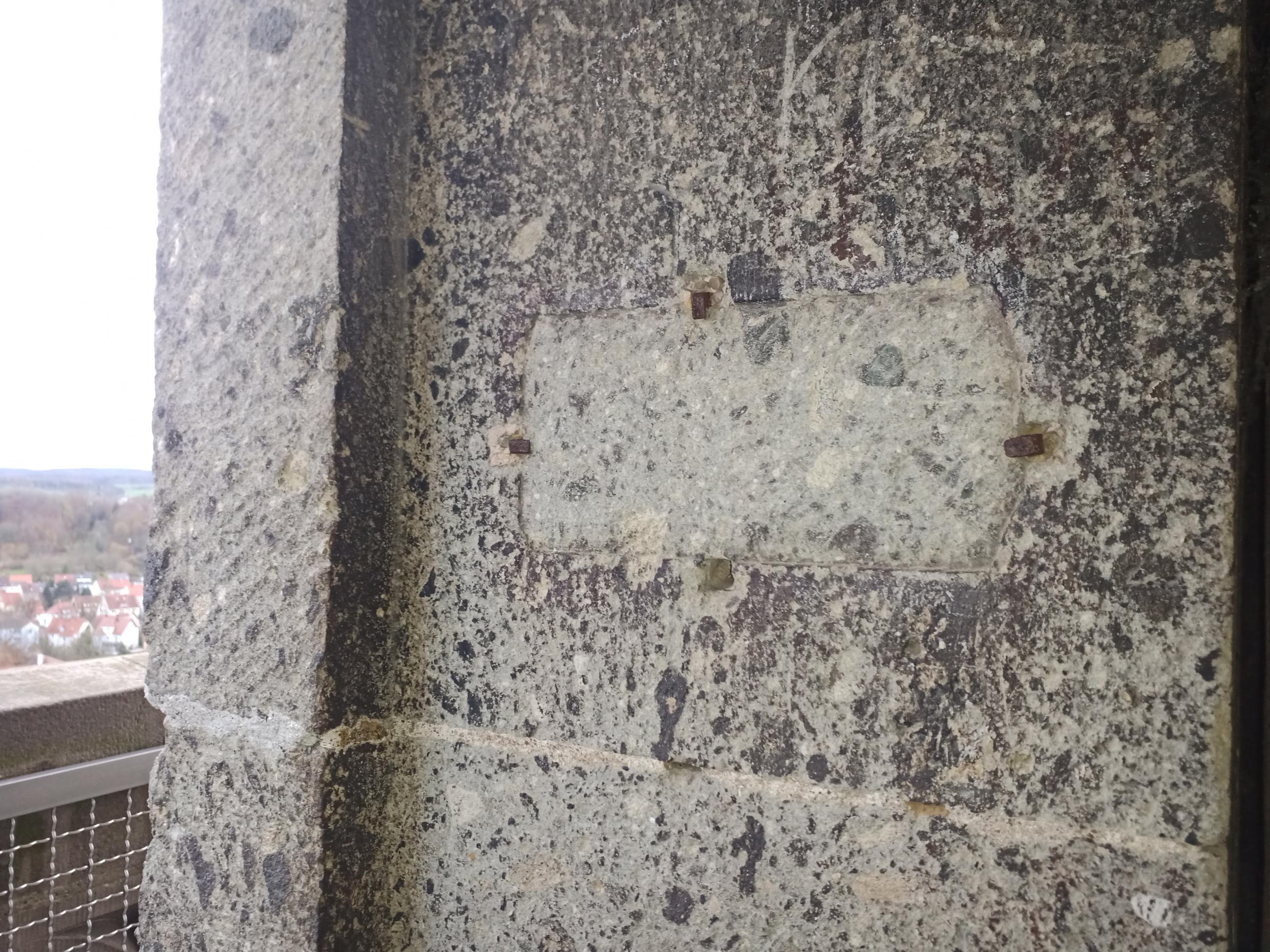 Gesucht-Messingtafel-mit-Inschrift-zur-Vollendung-des-Turms-Daniel-von-1490
