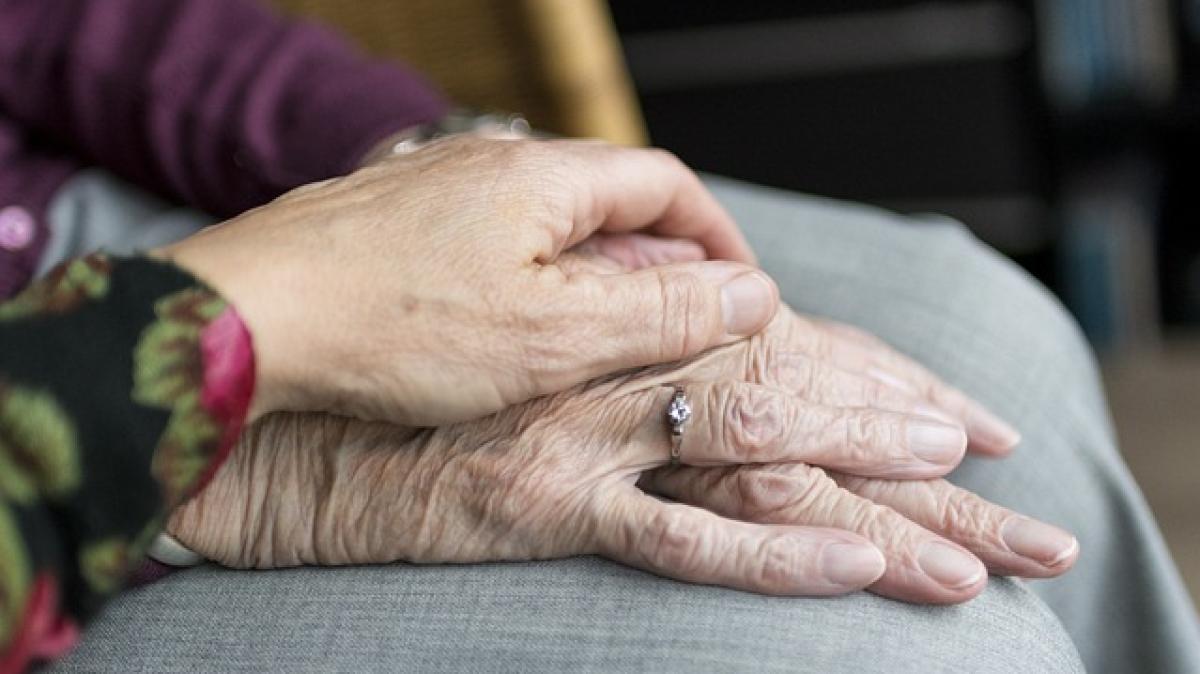 Die-unsichtbaren-K-mmerer-Mehr-Sichtbarkeit-f-r-junge-Pflegende