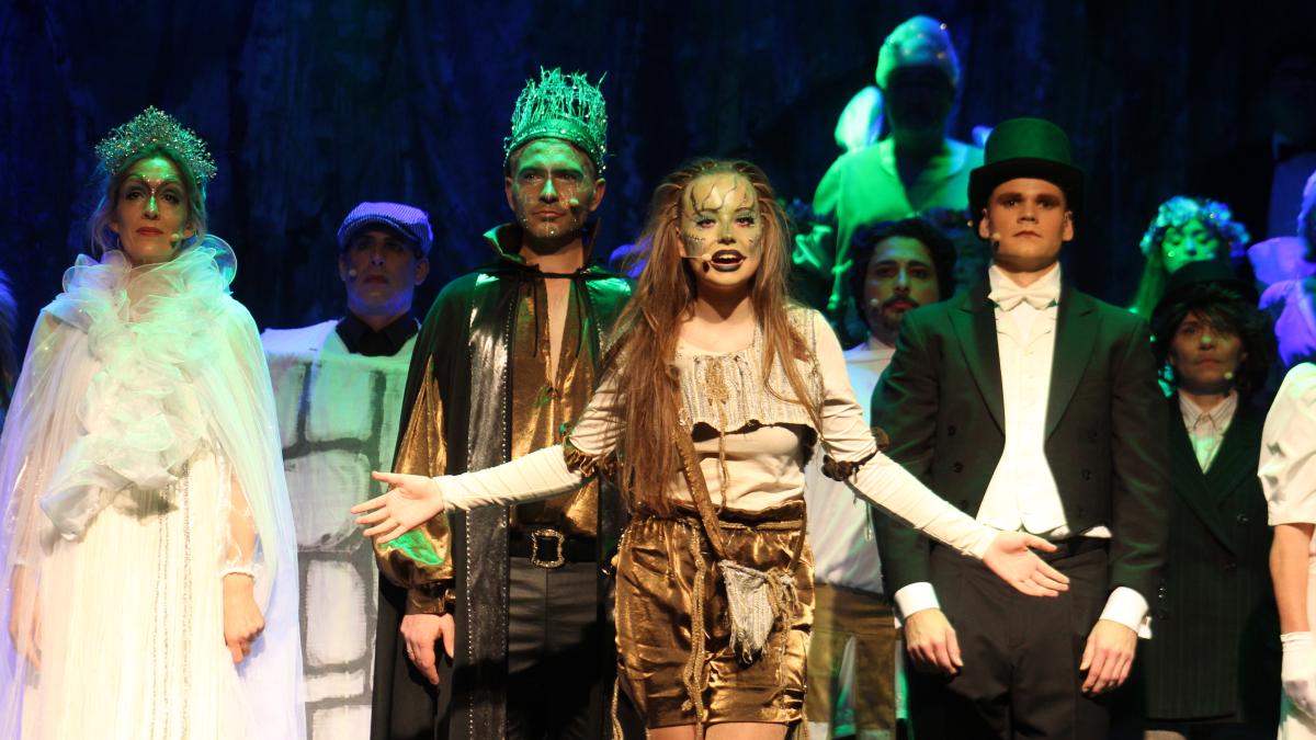 -Ein-Sommernachtstraum-erhellt-in-N-rdlingen-die-triste-Vorwinterzeit