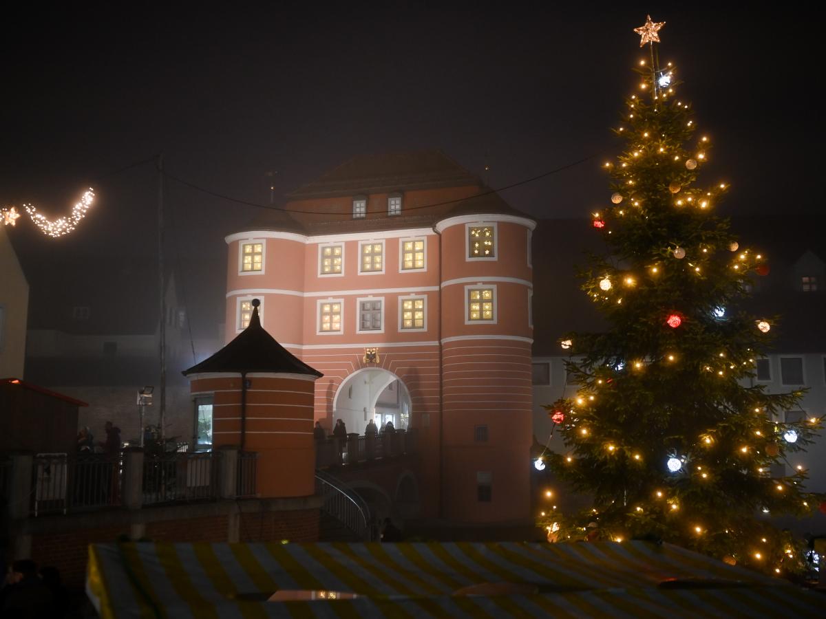 Weihnachtszauber-in-Donauw-rth-Der-Romantische-Weihnachtsmarkt-ist-er-ffnet