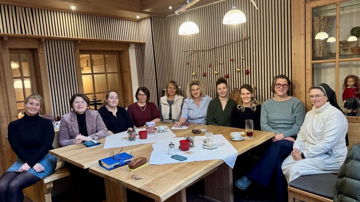 -Runder-Tisch-mit-den-Hebammen-Donau-Ries