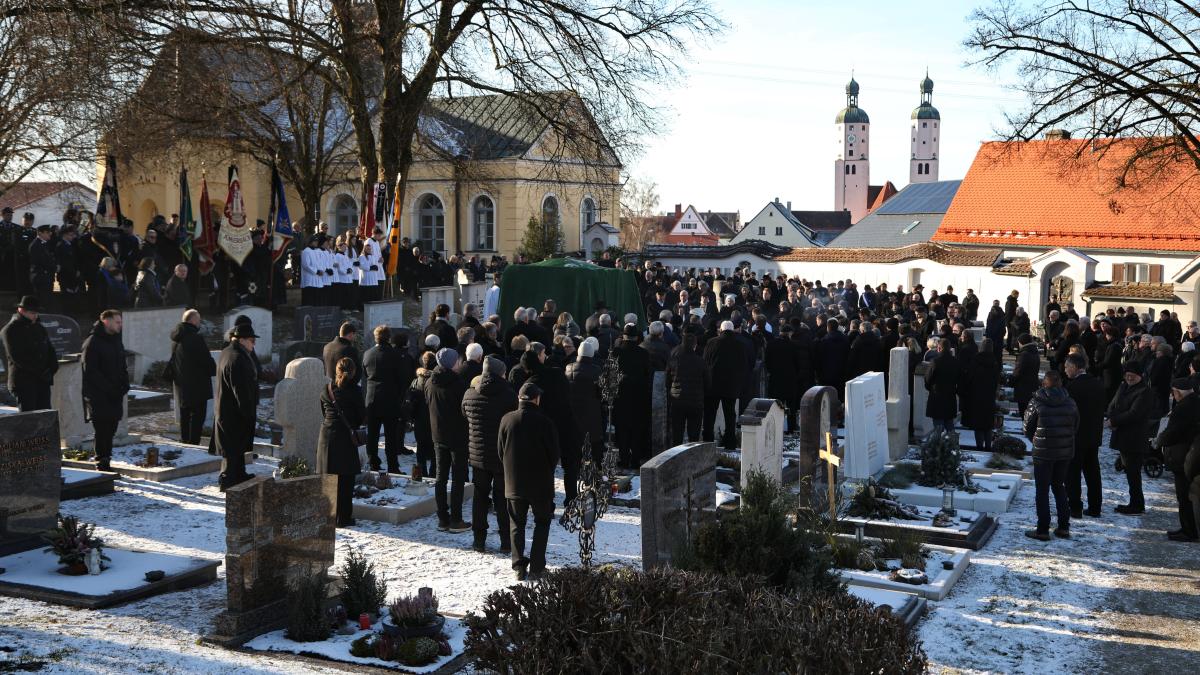 -bergro-e-Anteilnahme-an-der-Trauerfeier-von-Gottfried-H-nsel