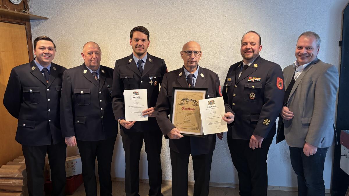 50-Jahre-im-Einsatz-Neues-Ehrenmitglied-der-Feuerwehr-Bergstetten