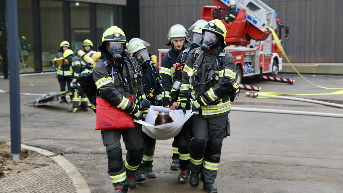 Feuertaufe-vor-der-Er-ffnung-Gro-bung-im-neuen-N-rdlinger-Hallenbad