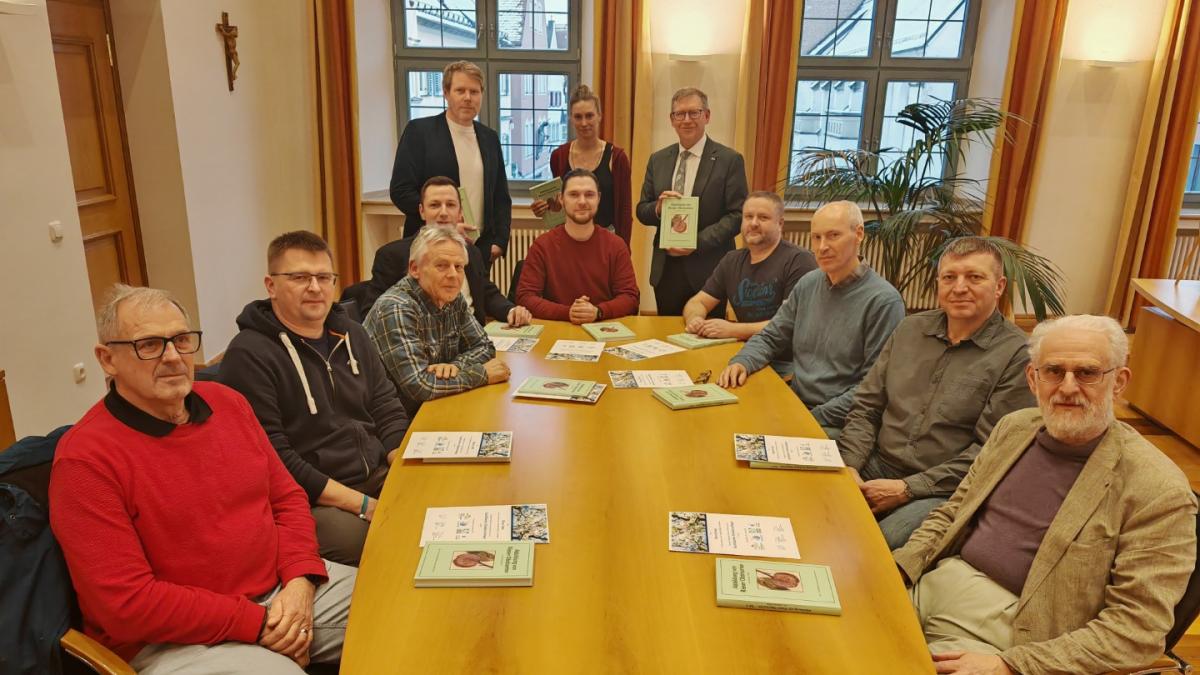 Urkunden-f-r-zw-lf-qualifizierte-Obstbaumpfleger