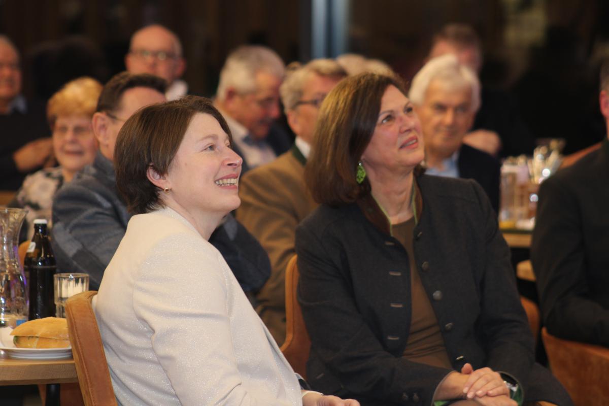 Landtagspr-sidentin-Ilse-Aigner-Claudia-Marb-ist-ein-Prachtexemplar-