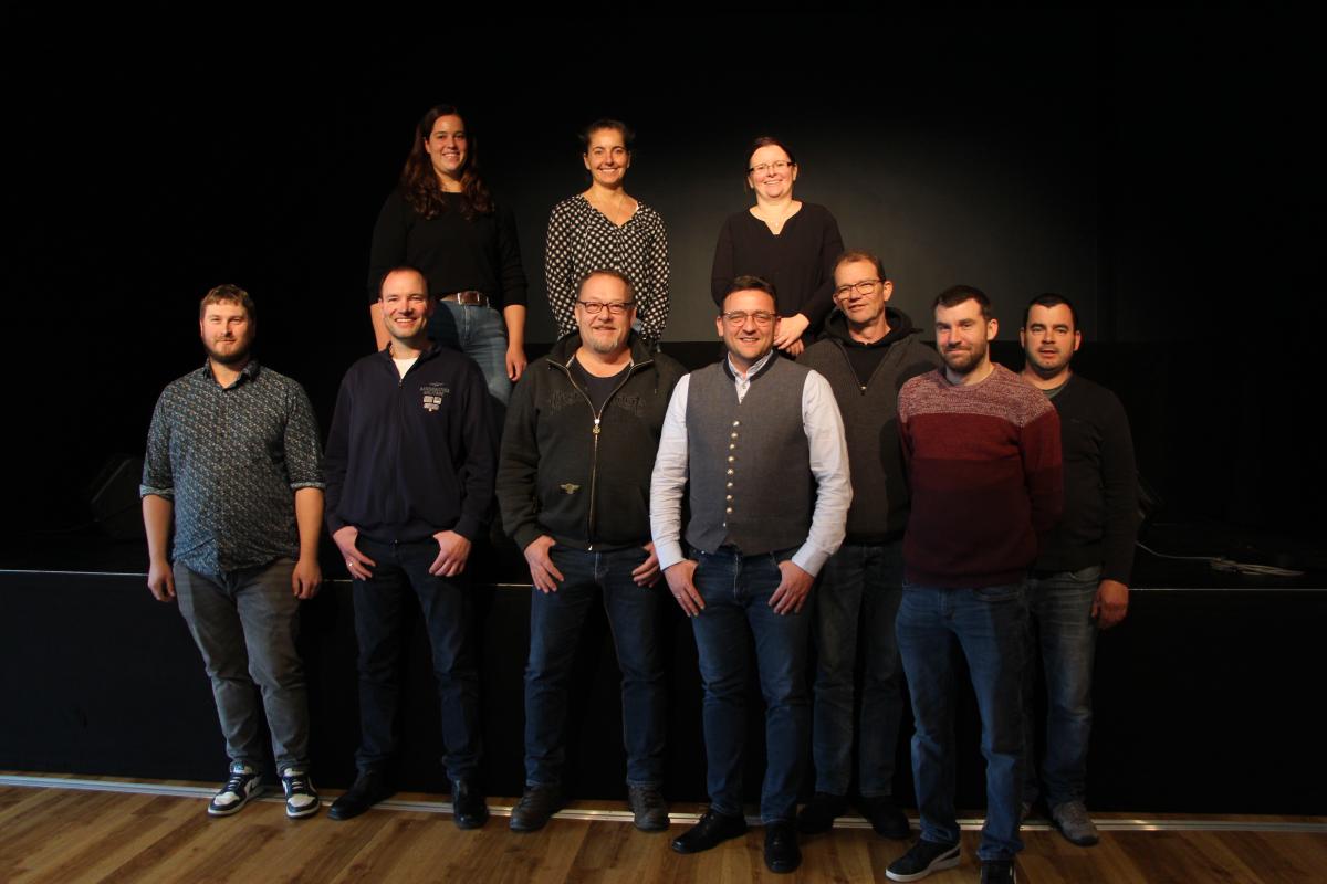 Blossenau-schickt-zw-lf-Kandidaten-ins-Rennen