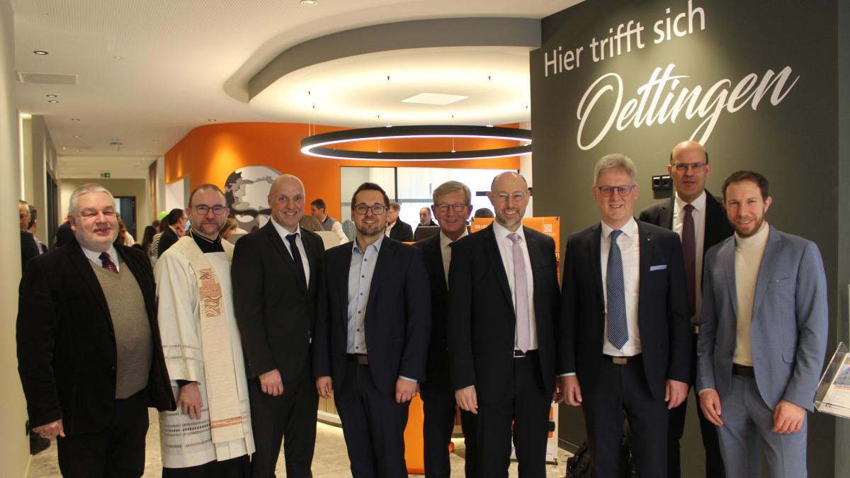 Raiffeisen-Volksbank-Gesch-ftsstelle-in-Oettingen-nach-Generalsanierung-offiziell-er-ffnet