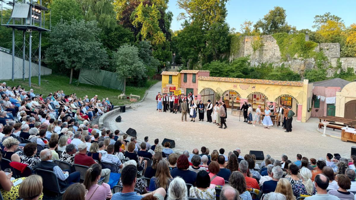 Premiere-Freilichtb-hne-Ein-Hauch-von-Italien-am-Mangoldfelsen